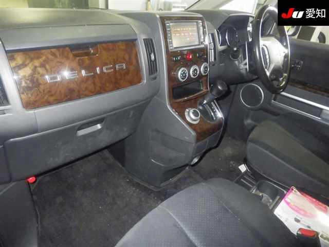 MITSUBISHI DELICA D5 2011