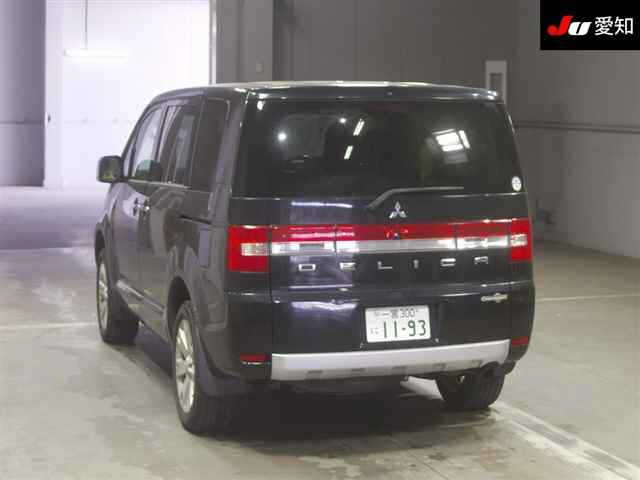 MITSUBISHI DELICA D5 2011