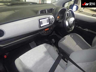 TOYOTA VITZ 2011