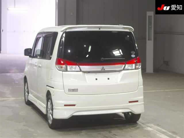 MITSUBISHI DELICA D2 2011