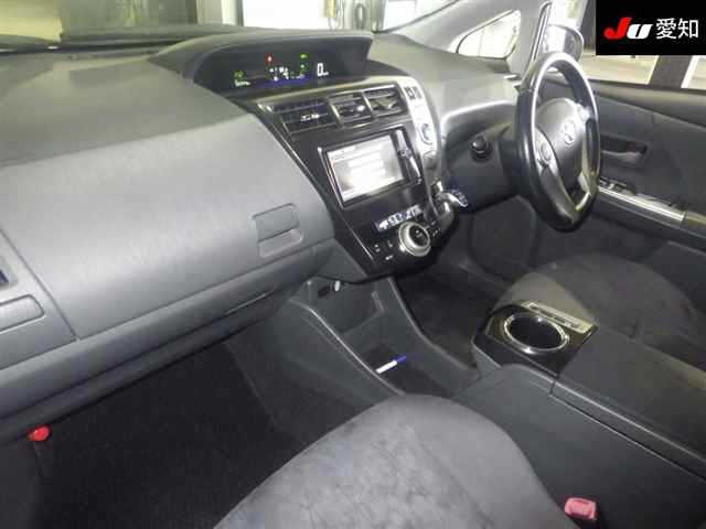 TOYOTA PRIUS ALPHA 2012