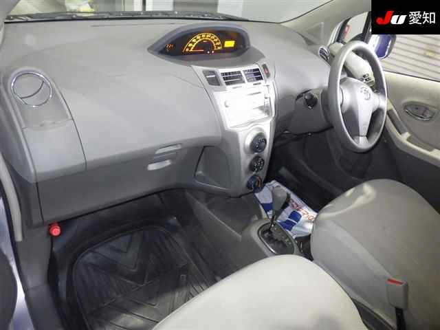 TOYOTA VITZ 2010