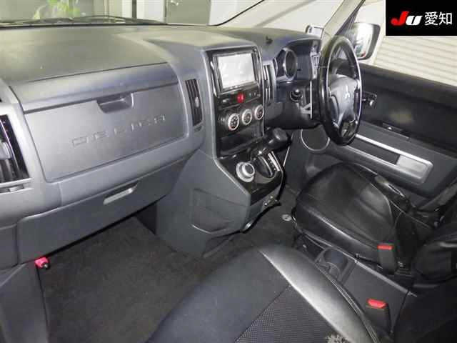 MITSUBISHI DELICA D5 2012