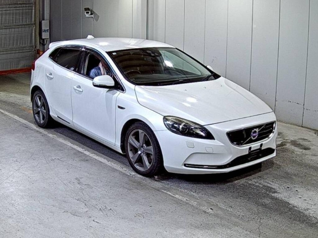 VOLVO V40 2014
