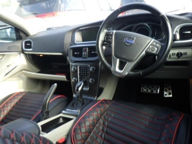 VOLVO V40 2014