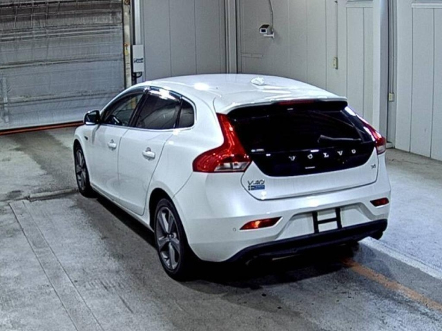 VOLVO V40 2014