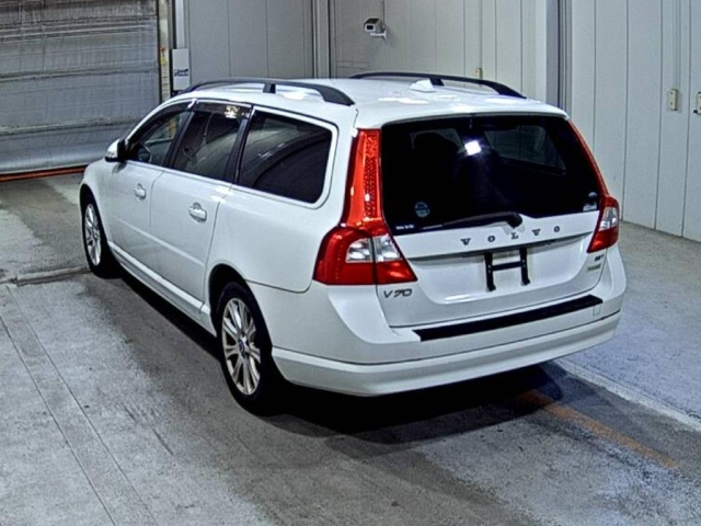 VOLVO V70 2010