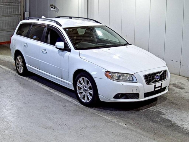 VOLVO V70 2010