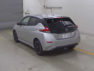 NISSAN LEAF 2025