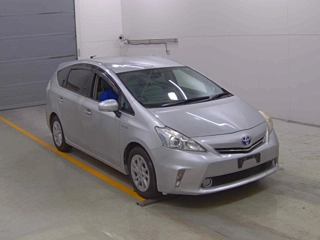 TOYOTA PRIUS ALPHA 2011