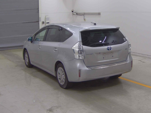 TOYOTA PRIUS ALPHA 2011