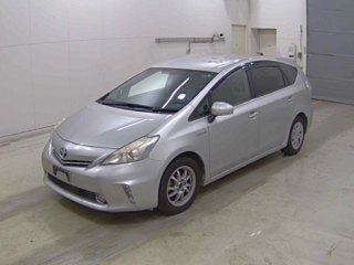 TOYOTA PRIUS ALPHA 2011