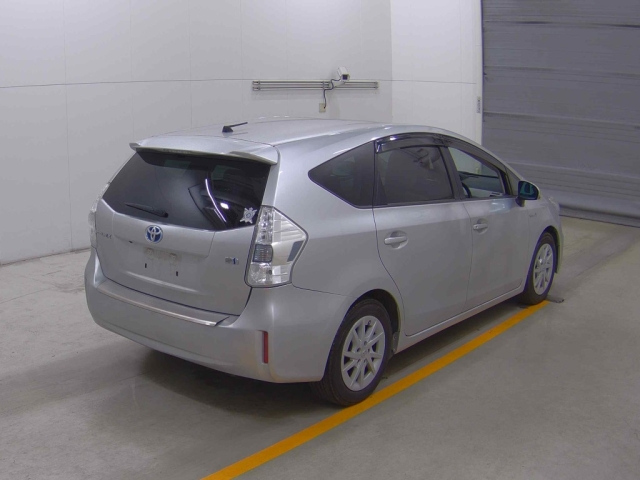 TOYOTA PRIUS ALPHA 2011