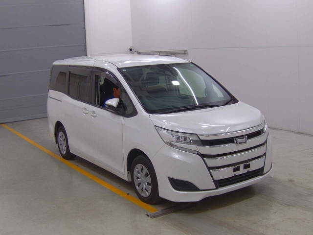 TOYOTA NOAH 2021