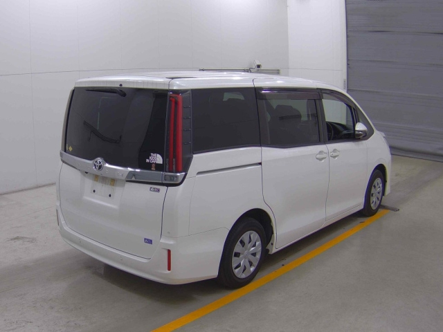 TOYOTA NOAH 2021