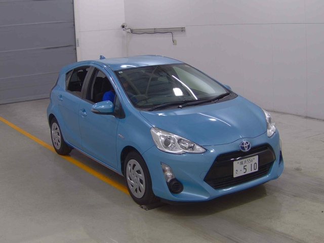 TOYOTA AQUA 2017