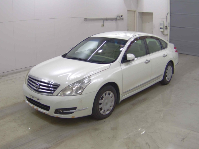 NISSAN TEANA 2010