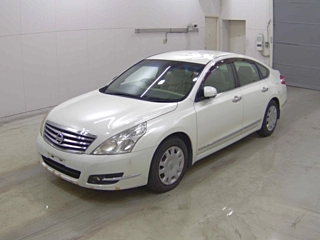 NISSAN TEANA 2010