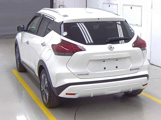 NISSAN KIX 2020