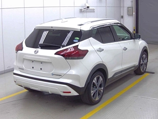 NISSAN KIX 2020