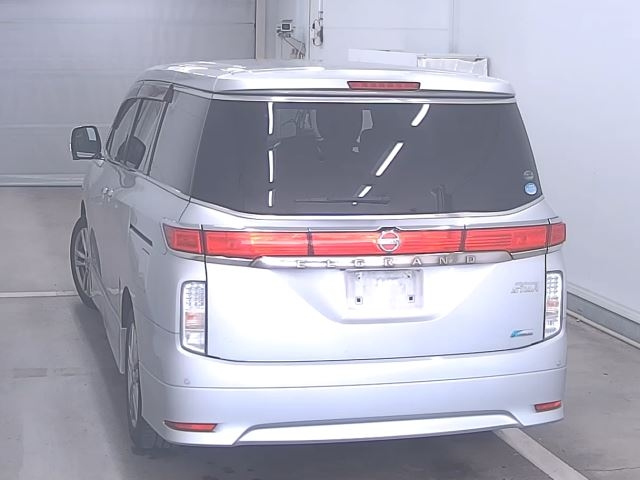 NISSAN ELGRAND 2010