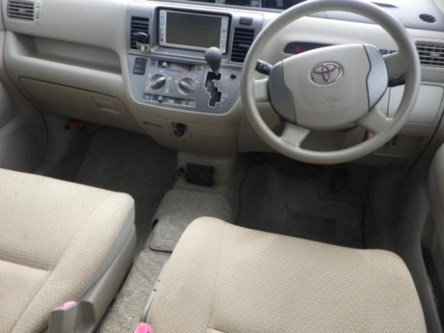 TOYOTA RAUM 2008