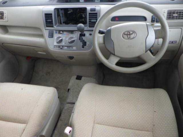 TOYOTA RAUM 2008