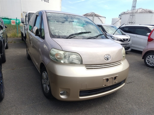 TOYOTA PORTE 2011