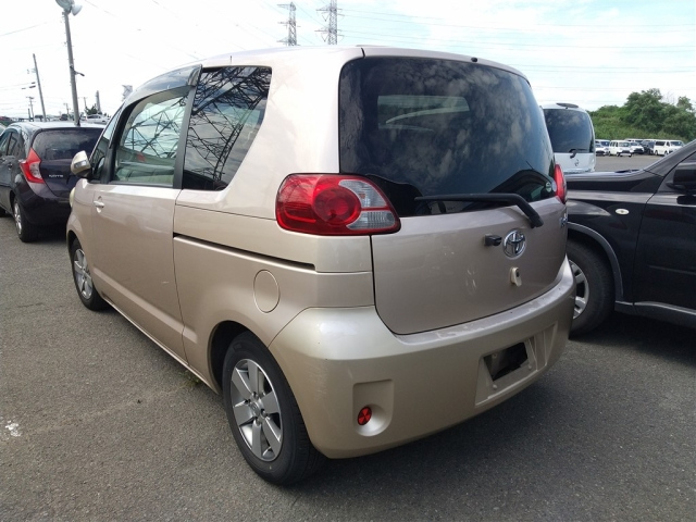TOYOTA PORTE 2011
