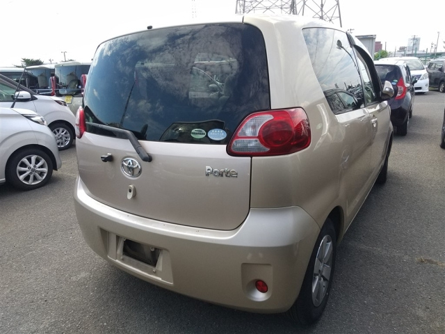 TOYOTA PORTE 2011