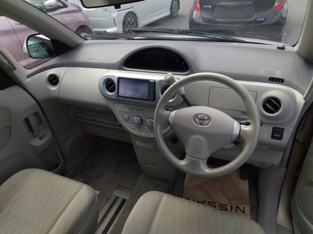 TOYOTA PORTE 2011