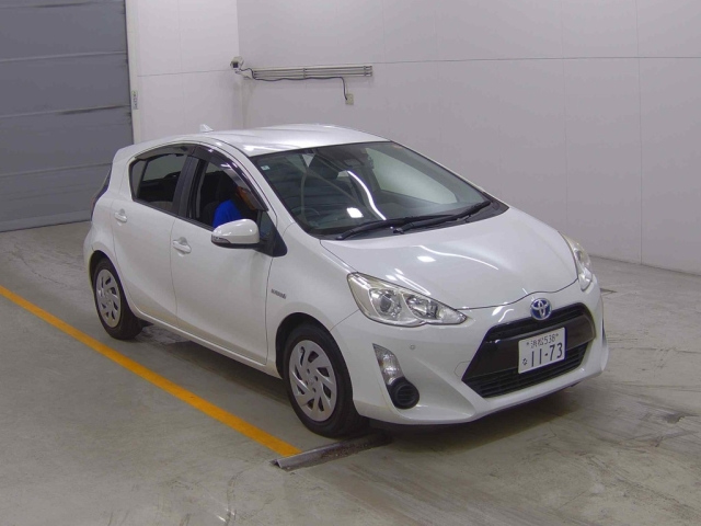 TOYOTA AQUA 2016