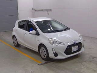 TOYOTA AQUA 2016