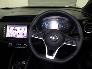 NISSAN KIX 2020