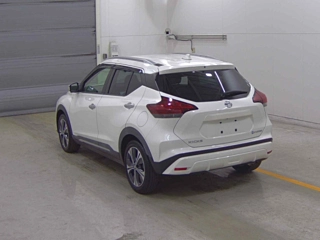 NISSAN KIX 2020