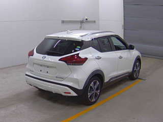 NISSAN KIX 2020