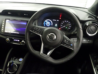 NISSAN KIX 2020