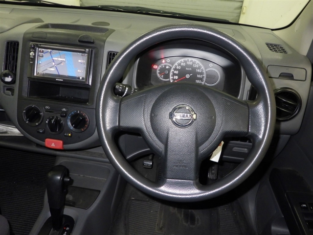 NISSAN AD 2011