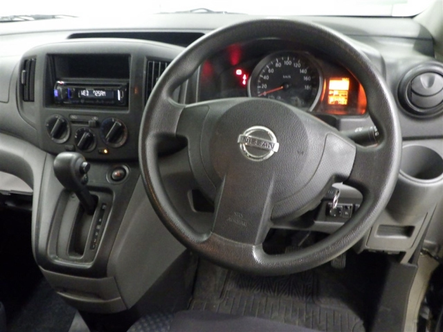 NISSAN NV200 2018