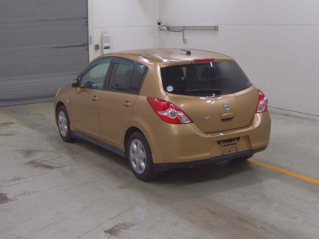 NISSAN TIIDA 2010