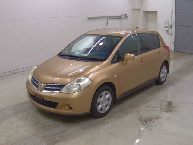 NISSAN TIIDA 2010