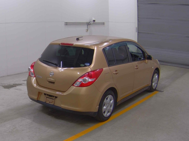 NISSAN TIIDA 2010
