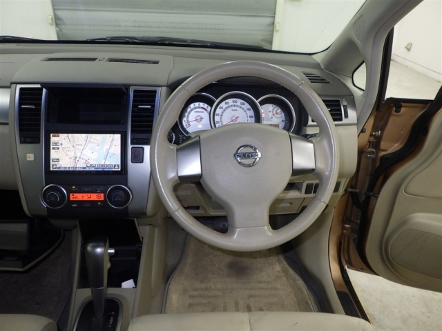 NISSAN TIIDA 2009