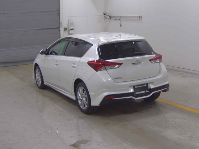 TOYOTA AURIS 2016