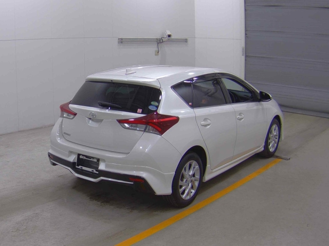 TOYOTA AURIS 2016