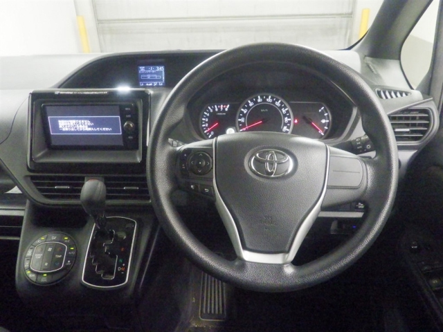 TOYOTA VOXY 2016