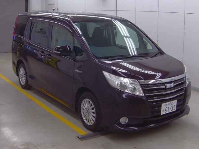 TOYOTA NOAH 2015