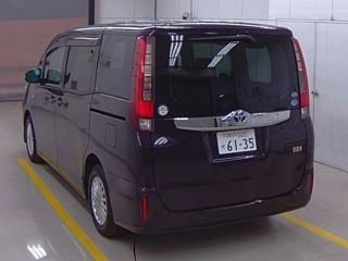 TOYOTA NOAH 2015