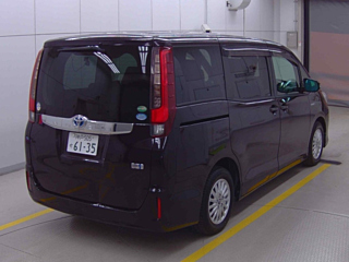 TOYOTA NOAH 2015
