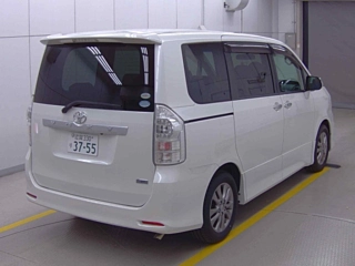 TOYOTA VOXY 2011